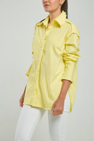 BLUSA BORDE PESPUNTE DESFLECADO PERILLA ESCONDIDA  CC