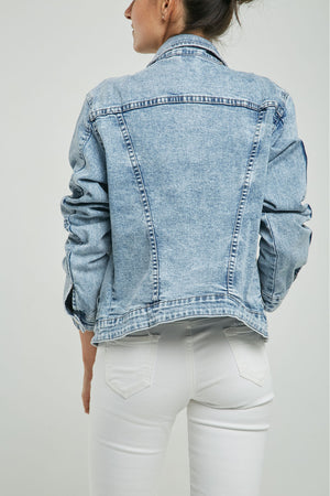 CHAQUETA JEAN DESTEÑIDA  BOLSILLOS CON TAPAS C/C M/L