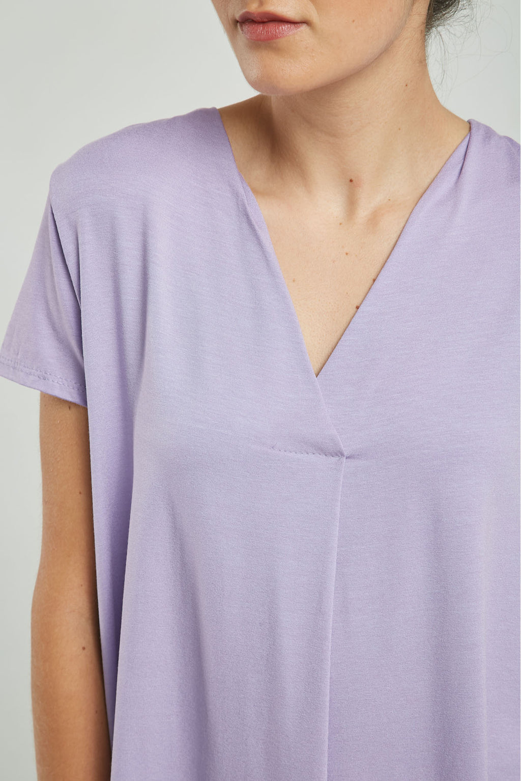 CAMISETA CUELLO V PRENSE M/C CURVA RUEDO