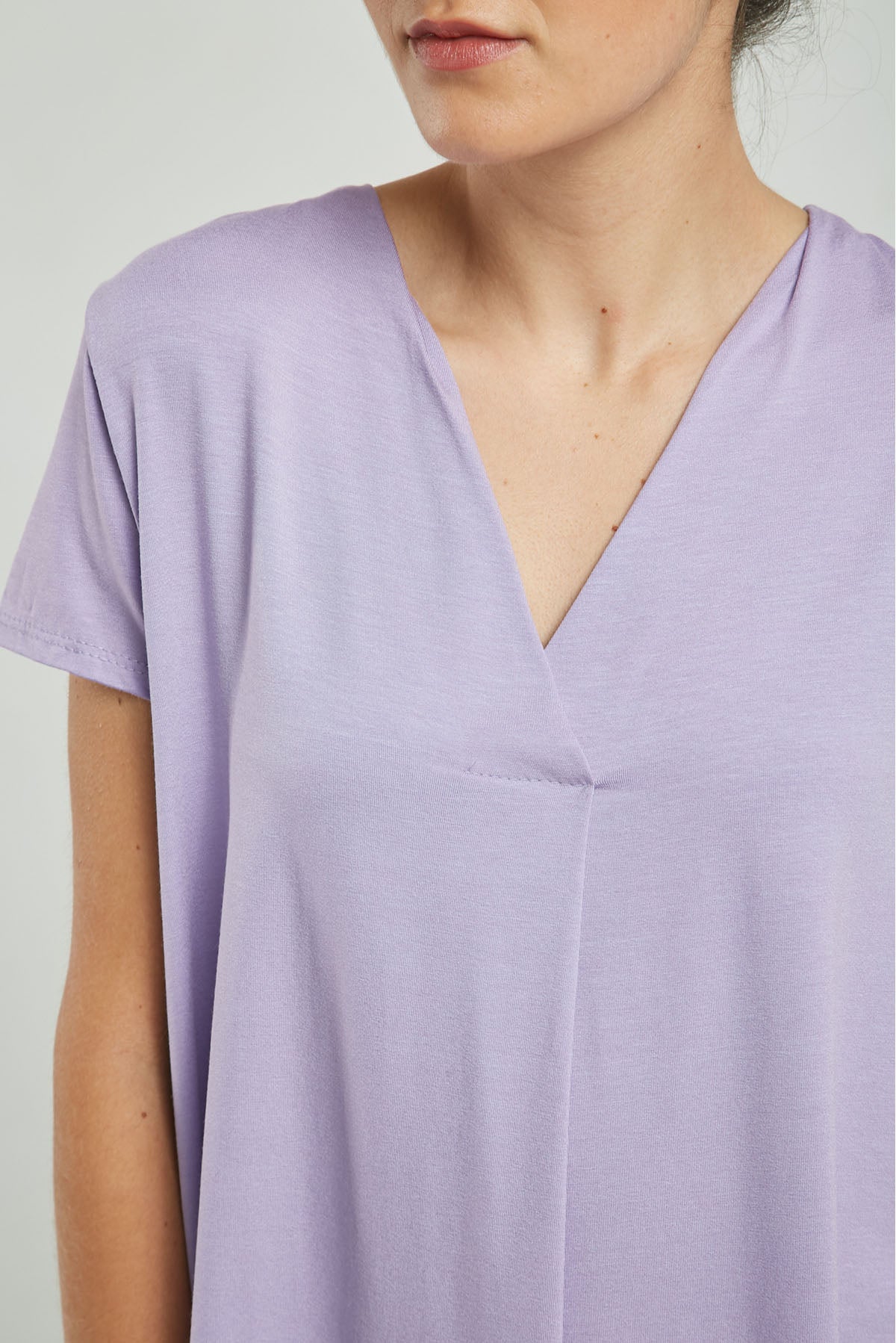 CAMISETA CUELLO V PRENSE M/C CURVA RUEDO