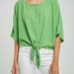 BLUSA CORTE ADELANTE AMARRAR CUELLO REDONDO  MANGA CORTA