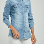 BLUSA JEAN DESTEÑIDO  BOLSILLO TAPAS BOTÓN