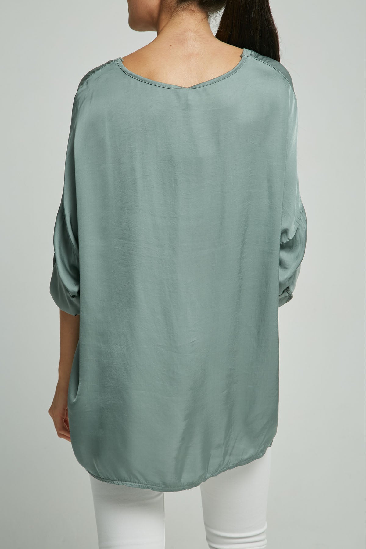 BLUSA SATIN CHARRETERA MANGA CUELLO V MANGA LARGA