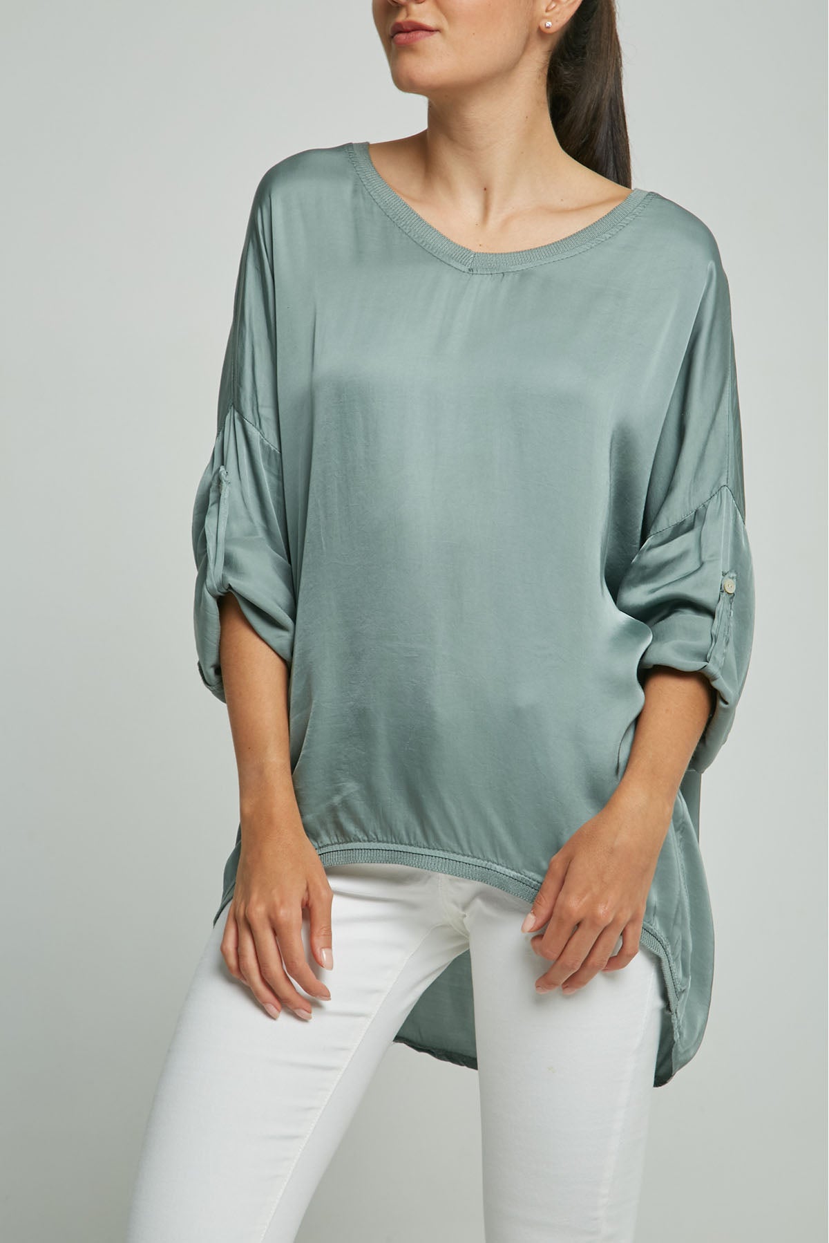 BLUSA SATIN CHARRETERA MANGA CUELLO V MANGA LARGA
