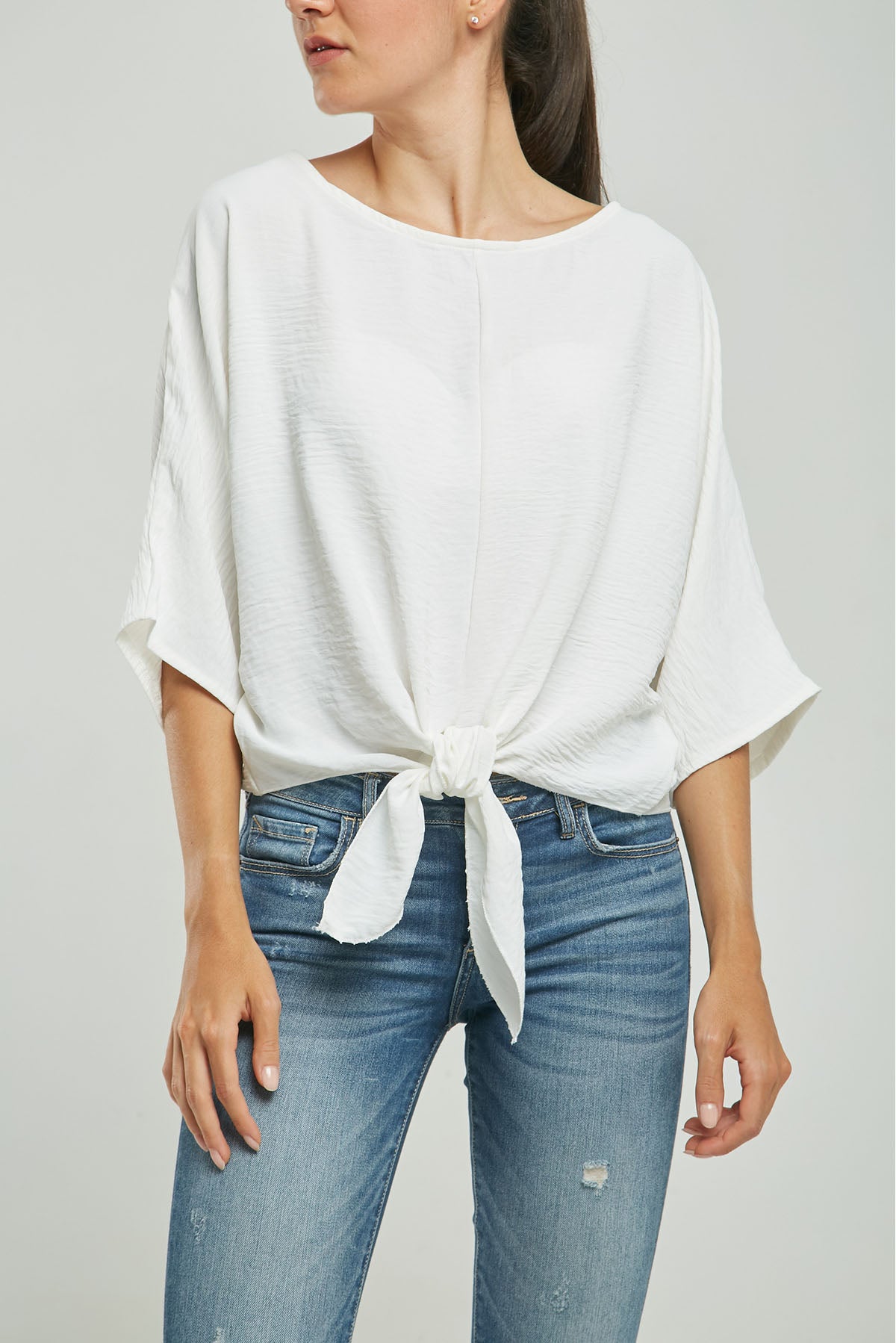 BLUSA CORTE ADELANTE AMARRAR CUELLO REDONDO  MANGA CORTA