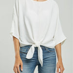 BLUSA CORTE ADELANTE AMARRAR CUELLO REDONDO  MANGA CORTA