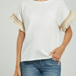 CAMISETA BORDADO MANGA FLECO CUELLO REDONDO MANGA CORT