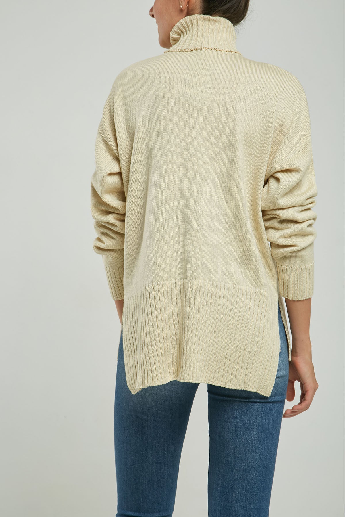 BUSO TEJIDO GRUESO CUELLO ALTO ABERTURA LADO ACANALADO RUEEDO