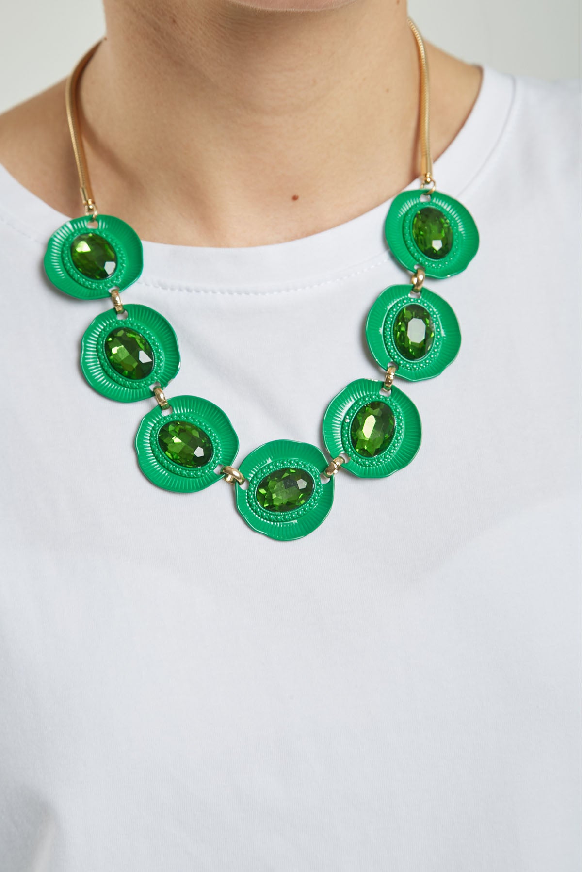 COLLAR CORTO CORDO METALICO LAMINA PIEDRAS