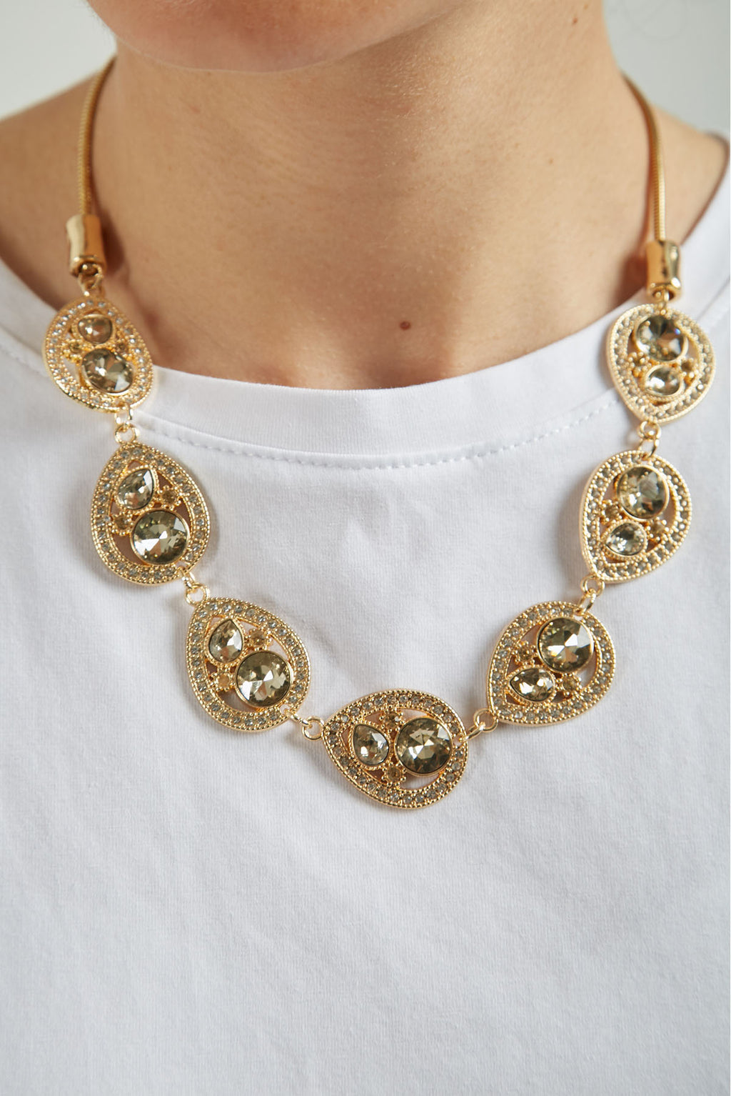 COLLAR CORDON METALICO  LÁGRIMA BRILLANTE PIEDR