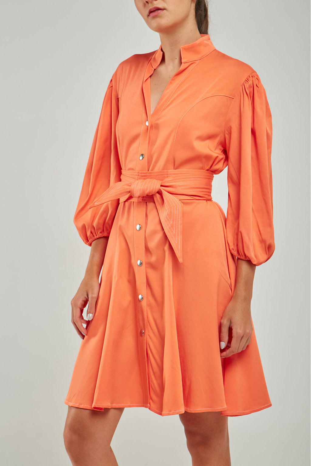 VESTIDO CORTO PINZAS ADELANTE PUÑO RESORTE FAJON