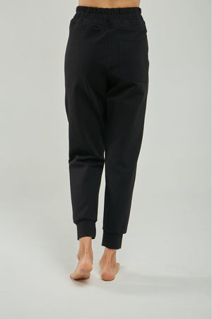 PANTALÓN BOLSILLOS RECTO ADELANTE PRETINA ELÁSTICO JARETA