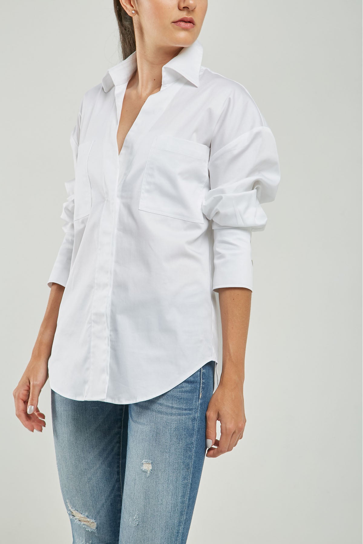 BLUSA BOLSILLOS PERILLA ESCONDIDA  TRES BROCHES PUÑO