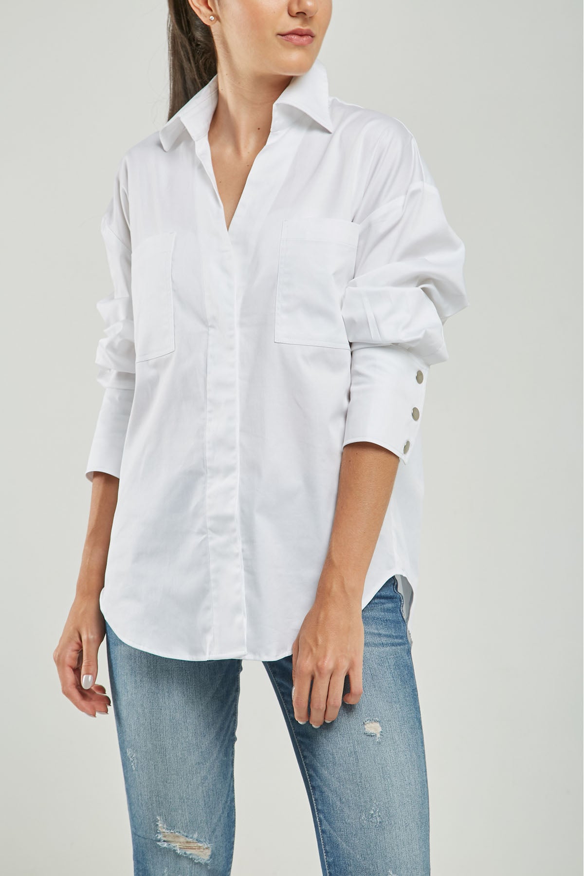 BLUSA BOLSILLOS PERILLA ESCONDIDA  TRES BROCHES PUÑO