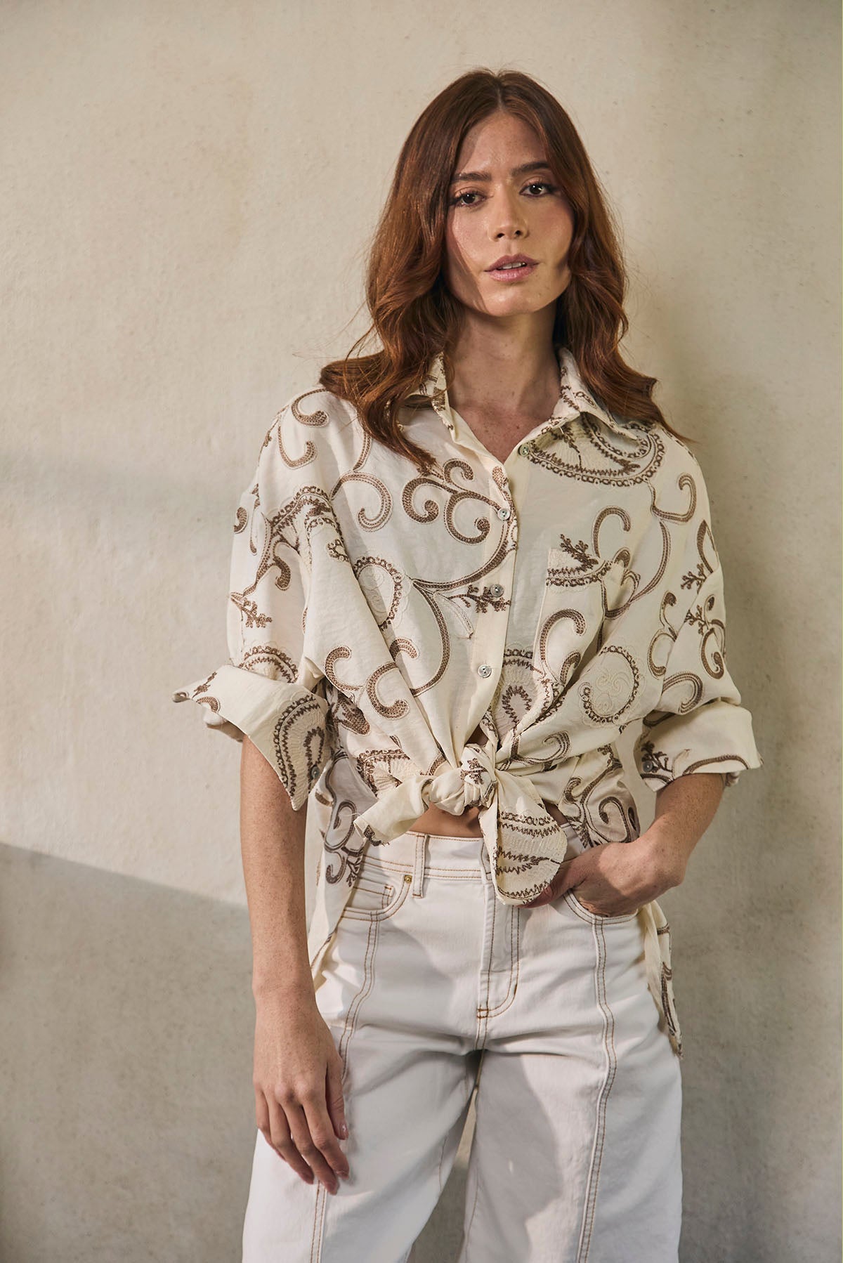 CAMISA BORDADA ARABESCOS 1BOLSILL CUELLO CAMISERO MANGA LARGA