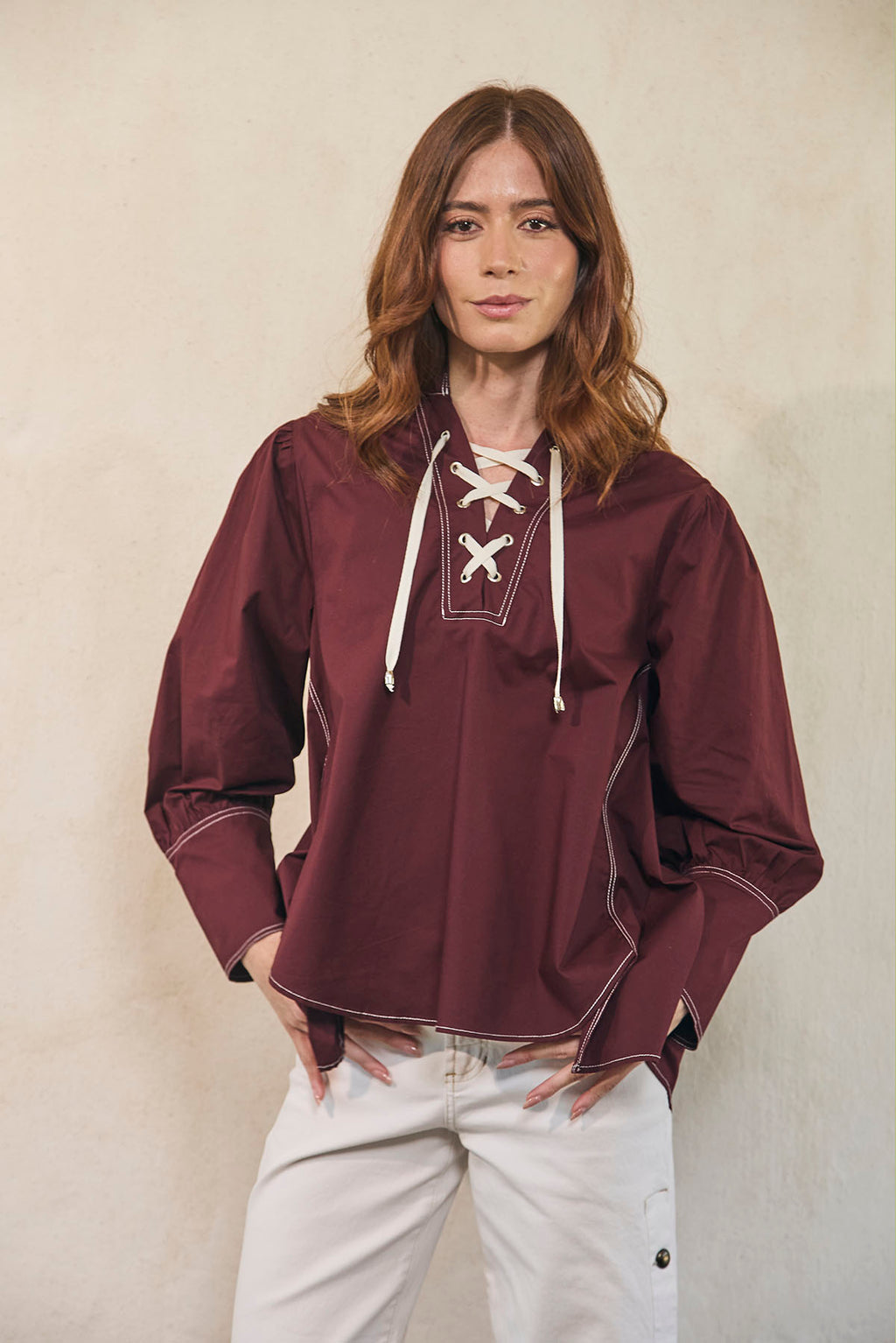 CAMISA CUELLO NERU CON CORDÓN CRUZADO EN ESCOTE Y MANGAS ANCHAS
