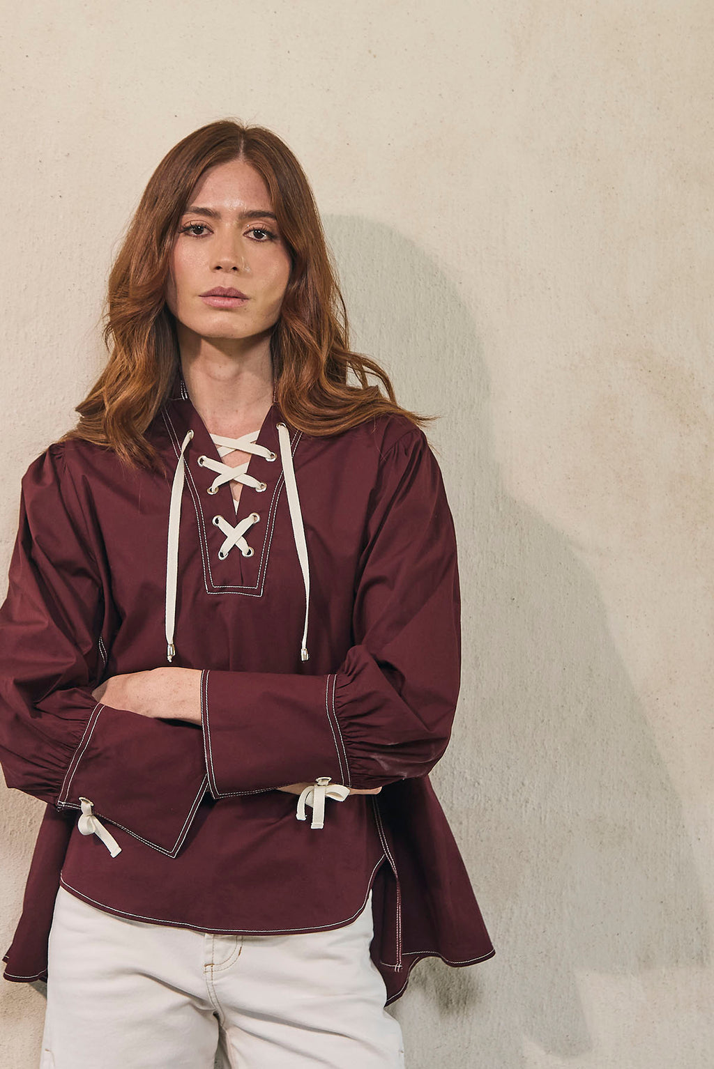 CAMISA CUELLO NERU CON CORDÓN CRUZADO EN ESCOTE Y MANGAS ANCHAS