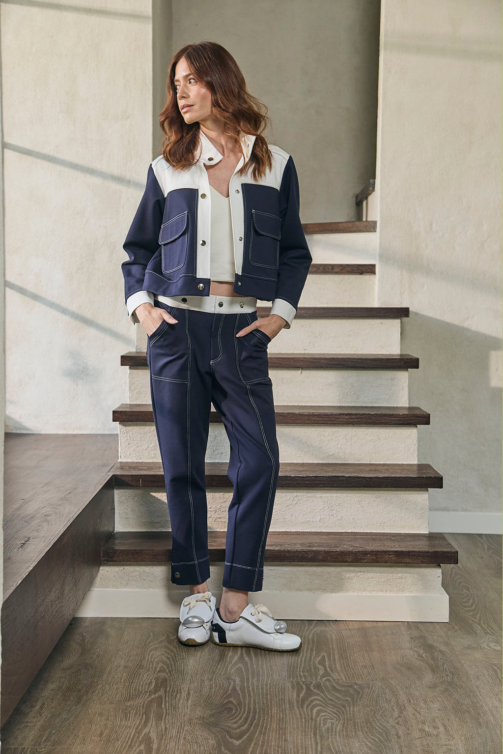 PANTALON BOTA TUBO TACHES Y  PESPUNTE FRONTAL