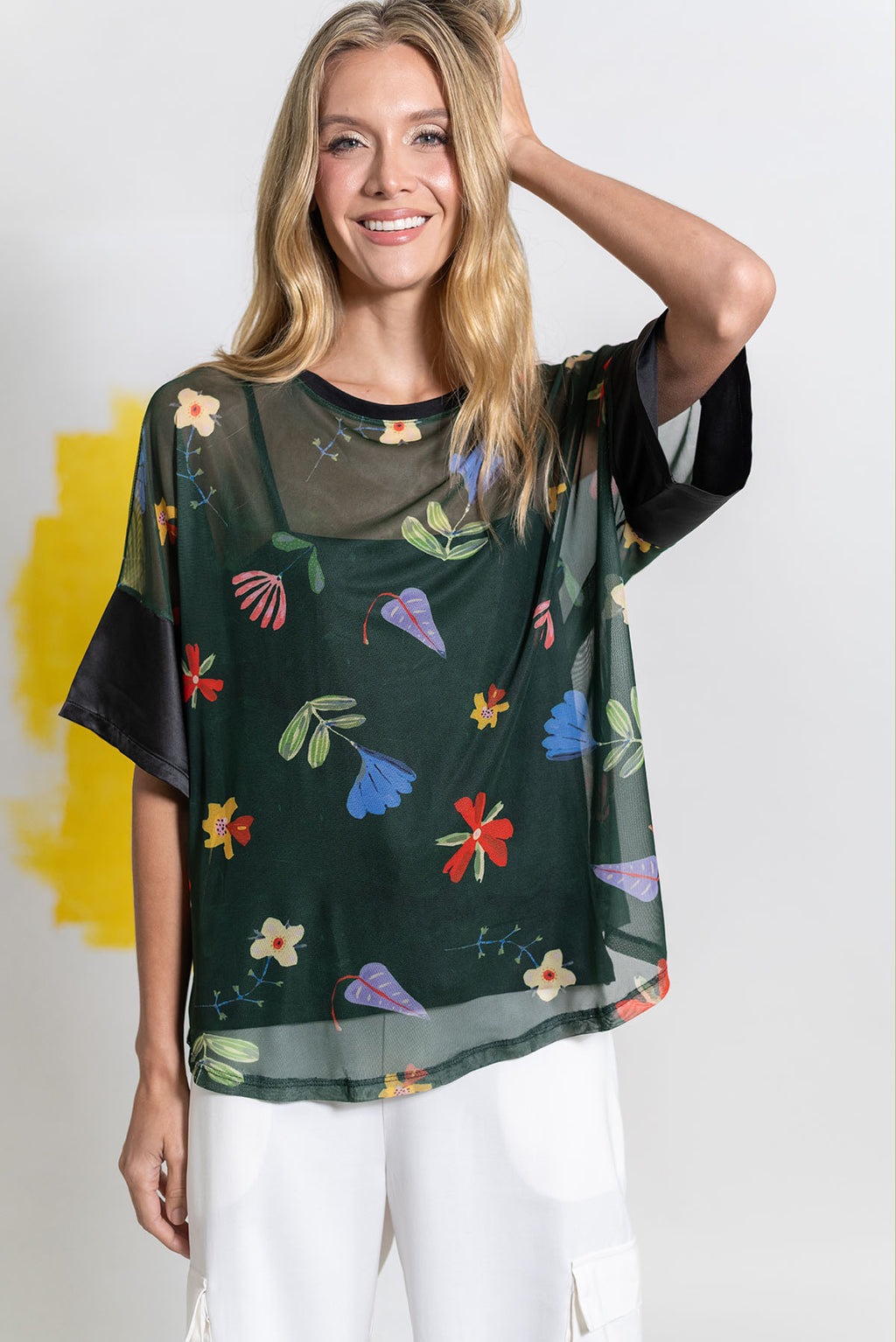 CAMISETA CON MALLA ESTAMPADA MAS BASICA DEBAJO CUELLO REDONDO