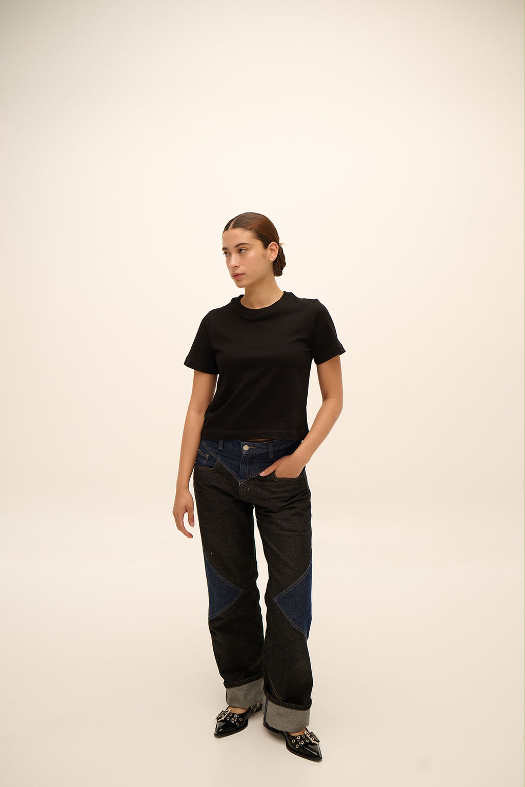 JEANS BOTA RECTA DE 2 TONOS CORTE AL FRENTE Y RODILLA